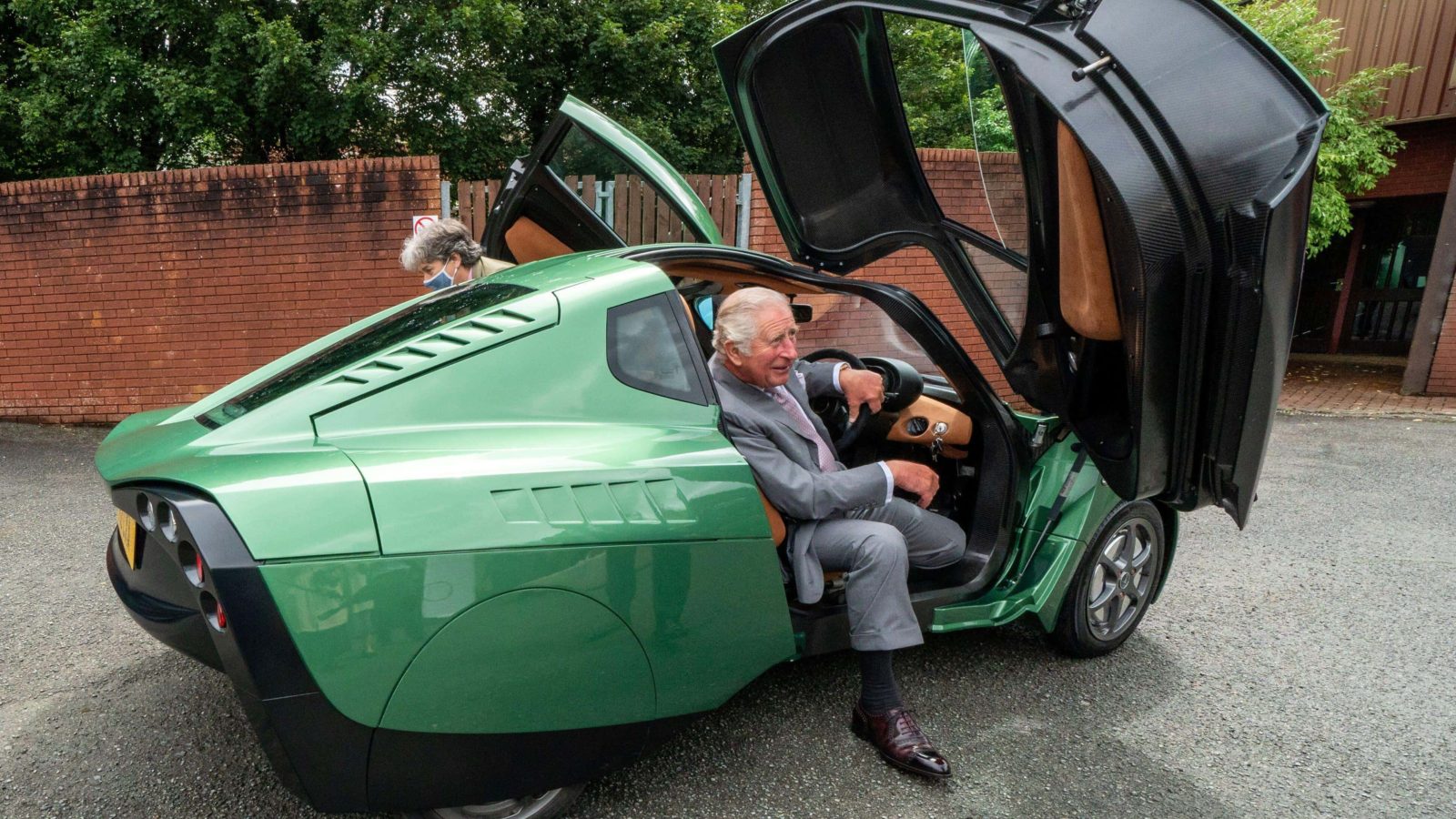 Prince Charles test drives the Rasa alongside inventor Hugo Spowers