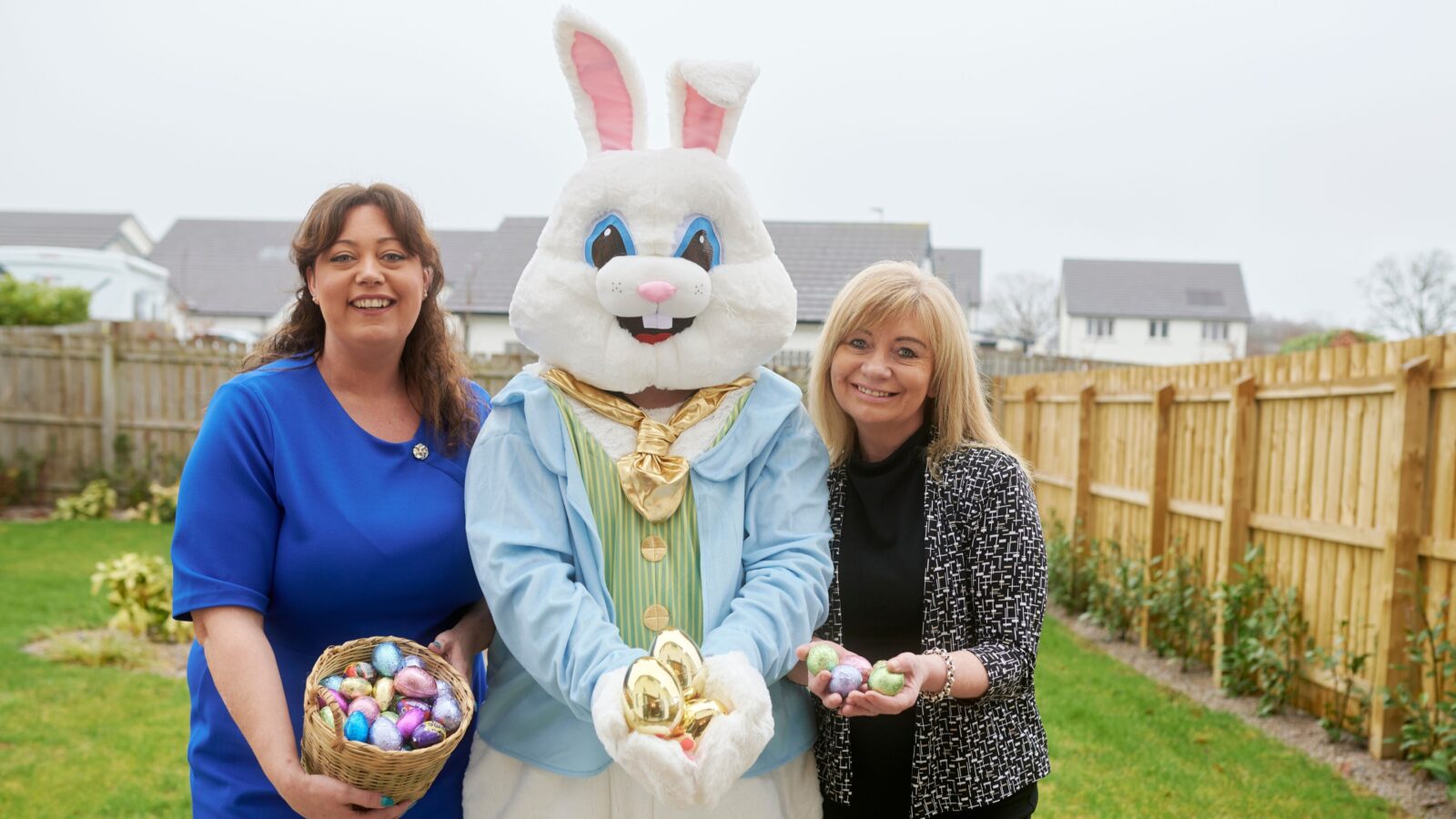 Dandara Aberdeen's Easter bunny wishes buyers a very hoppy holiday